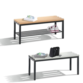 freistehende Sitzbank mit dunklem Gestell + Holz und Kunststoffleisten